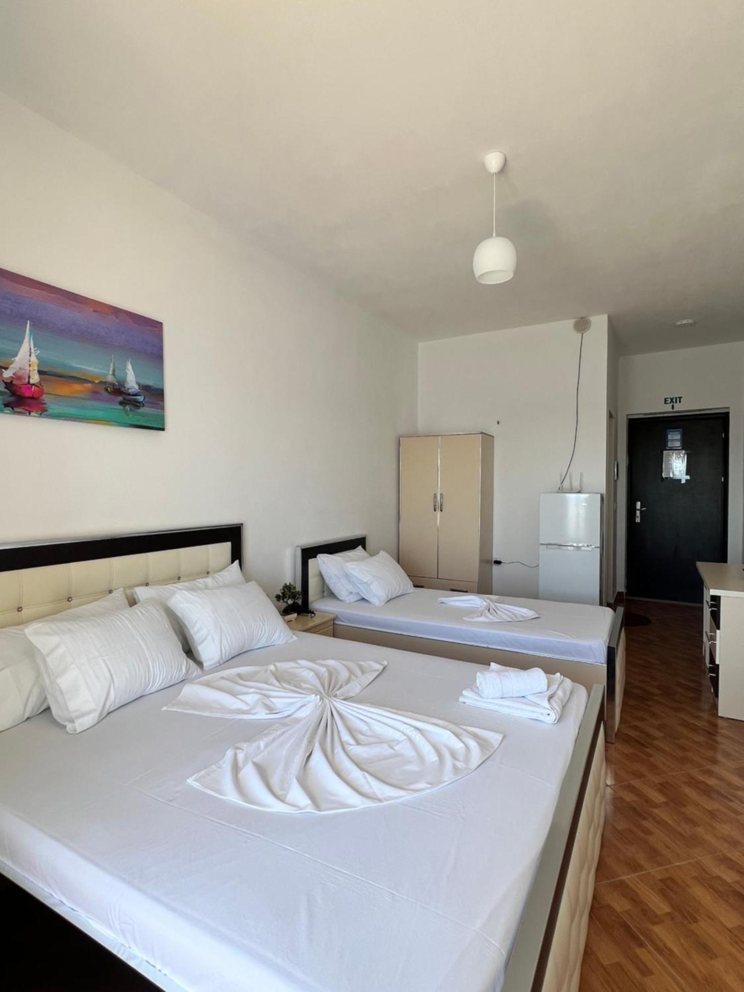 Rock Star-Pllakat Bed & Breakfast Sarande Exterior photo